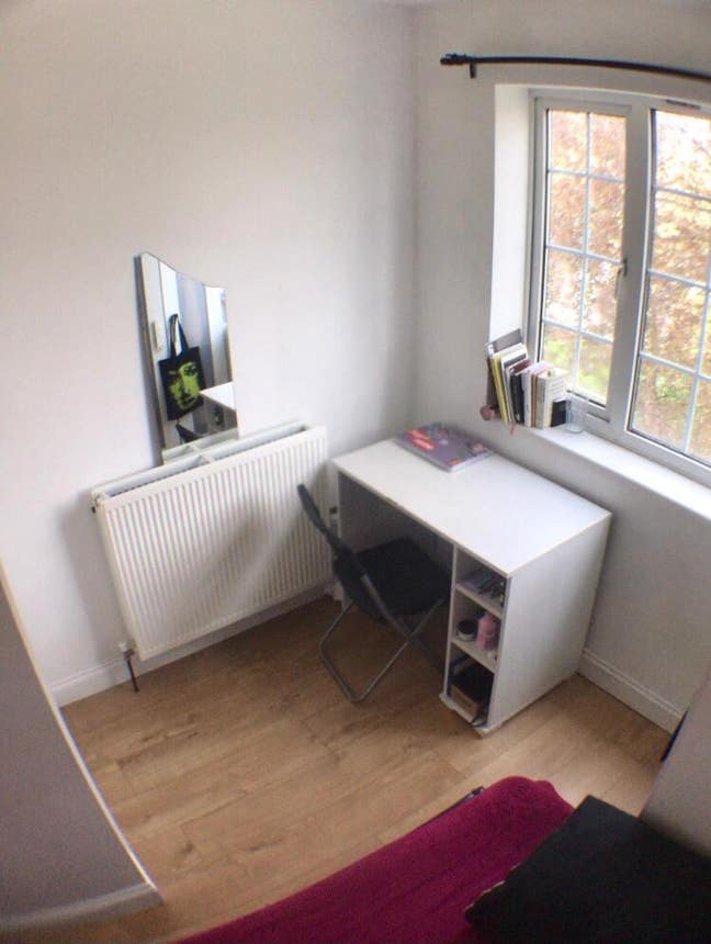 Amazing: L Shape Single Room - All Bills Included Main Photo
