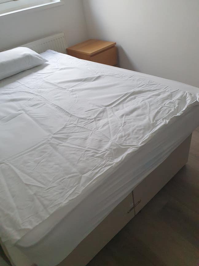 A  double bedroom in a well maintained property  Main Photo