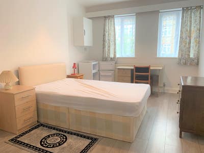 Double room for rent in Ruislip Manor Main Photo