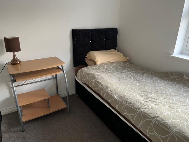 Single Room in modern townhouse to rent  Main Photo