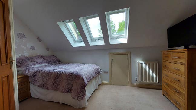 Superb Flat  SINGLE occupancy all bills included Main Photo