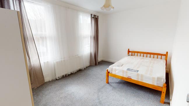 Large Double Room in House Share, All Bills Includ Main Photo
