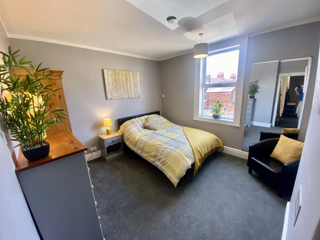 Bright Spacious Modern Double in City Centre Main Photo