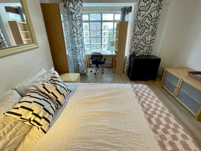 *Rent Includes All Bills 3 Bedrooms Opposite LBS* Main Photo