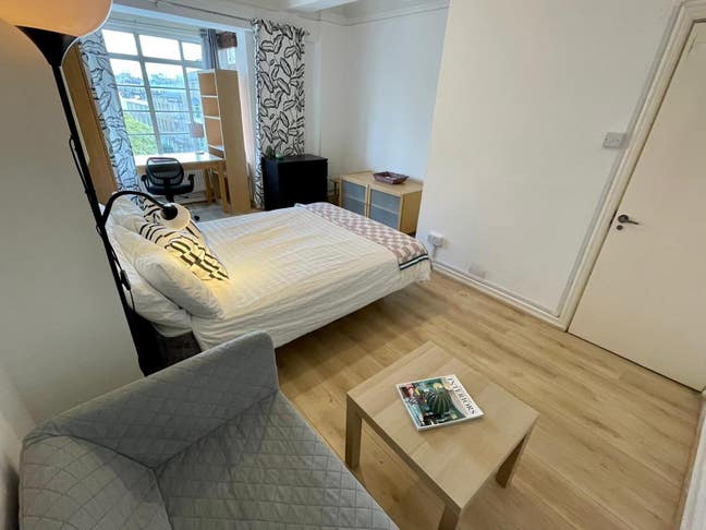 *Rent Includes All Bills 3 Bedrooms Opposite LBS* Main Photo