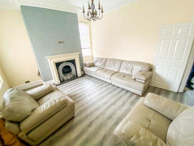 4 bed shared houise for rent Main Photo