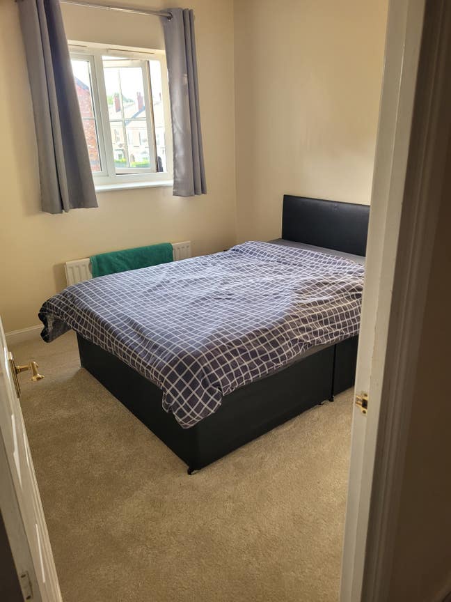 Spacious Double room, hoole, all bills included  Main Photo