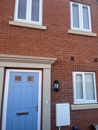 All Bills in Modern 2-Bed City Centre House Main Photo