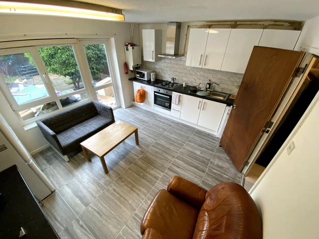 Double Room@Queen mary/Aldgate with large garden Main Photo