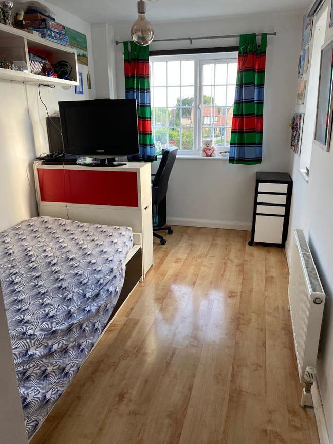 Lovely Bright Single Room Main Photo