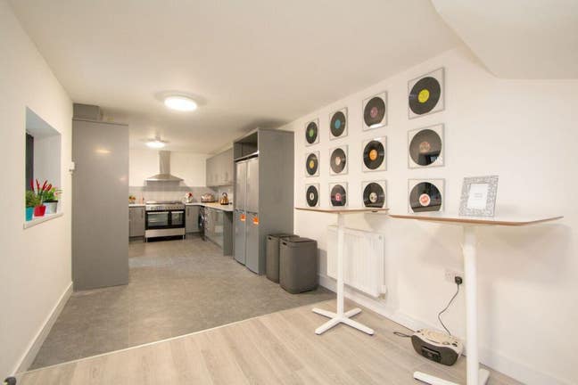 1 Modern Double Room in L7 - Close to City Centre Main Photo