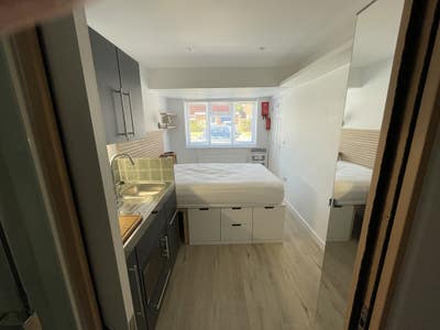  Double  ensuite/  kitchen  pod   Main Photo