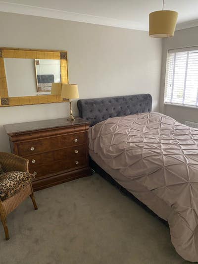 House next to River Wey  Main Photo