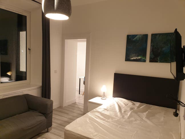 Large, Modern Studio close to transport links Main Photo