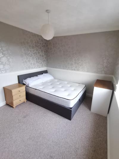 Double Room for Rent - Thingwall Main Photo