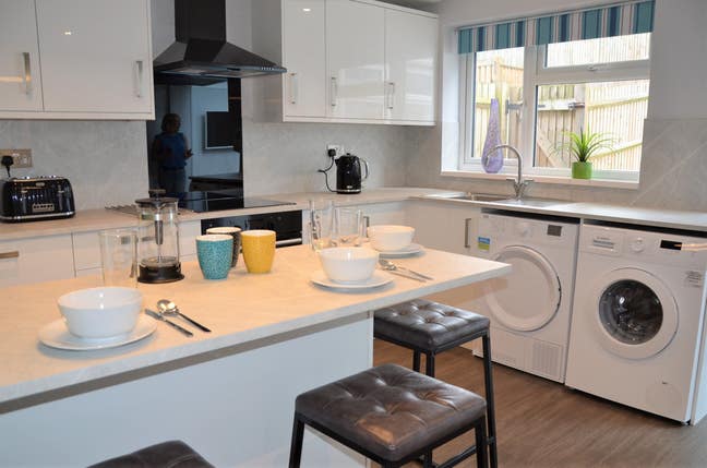 Doctors Only-Double En Suite in House Share  Main Photo