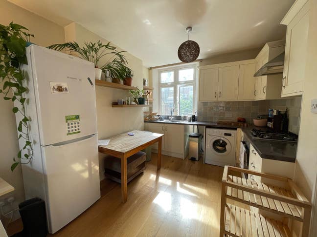 4mo sublet - double room w/ private bathroom Main Photo