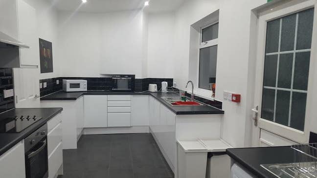 Large Double Room Main Photo