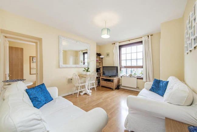 Peaceful, bright 2 bed flat, incredible location,  Main Photo