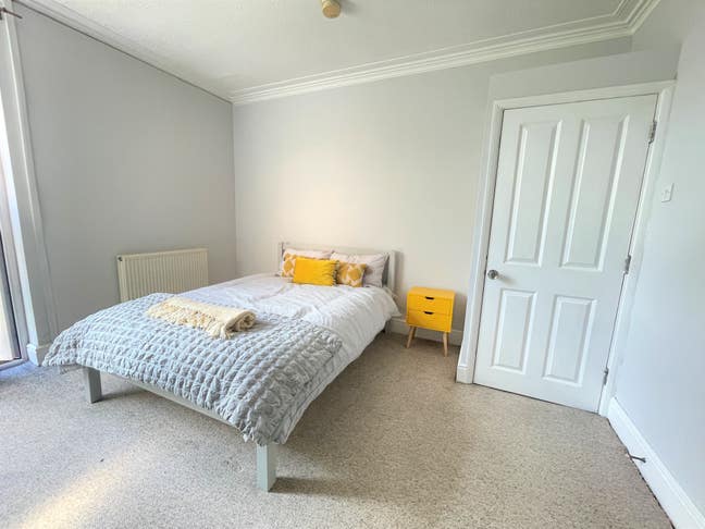 💛Newly Decorated Double Room, PE1 Main Photo