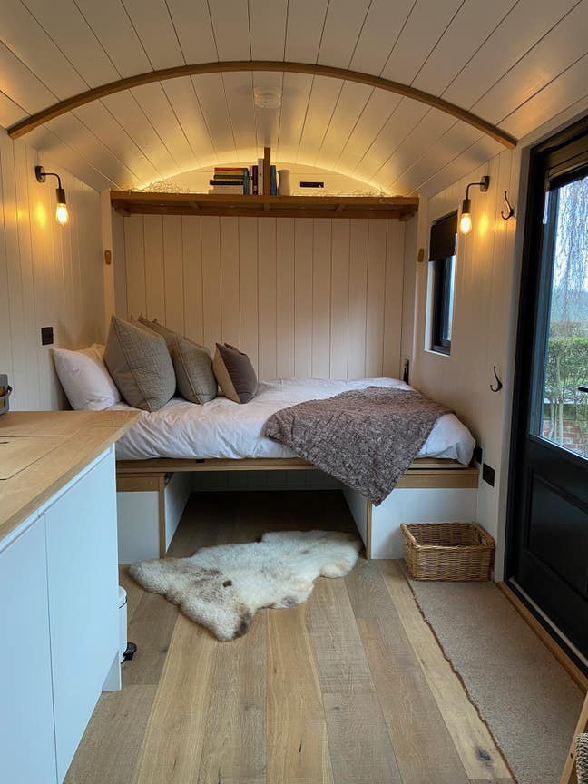 Self contained, serviced, high spec 'tiny-house' Main Photo