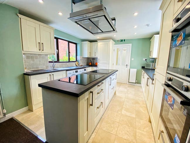 The Grange-rooms available in Town Centre location Main Photo