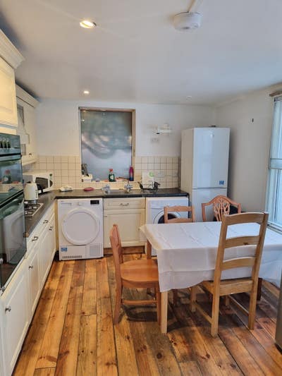 Cosy double room available — 5min Hammersimith st. Main Photo