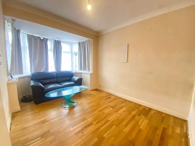 **02 Bed Flat** Westbury Ave ** Southall** UB1 Main Photo