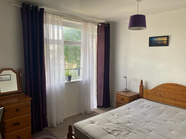 Large double room by Canary Wharf Main Photo