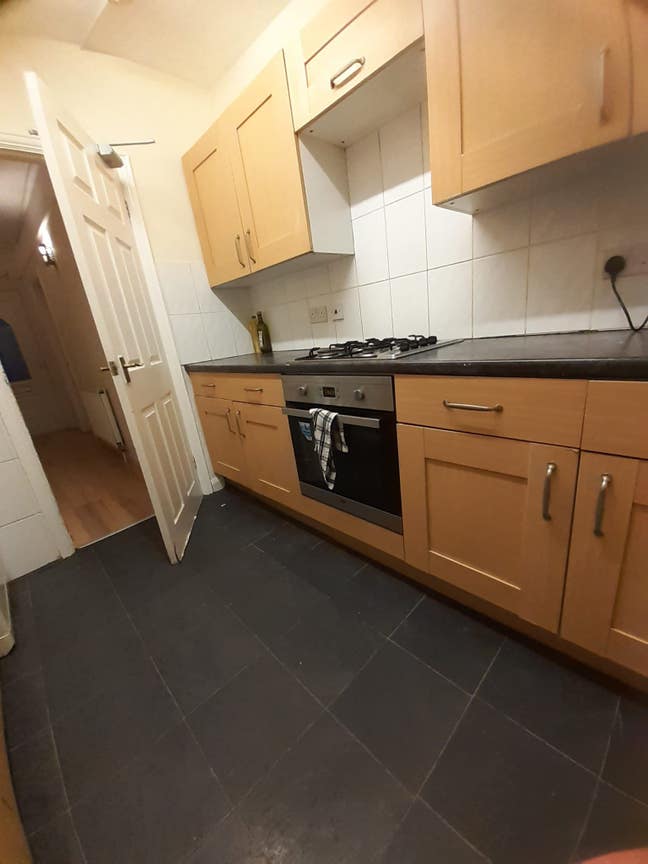 Clean double room - minutes to ARU and city centre Main Photo