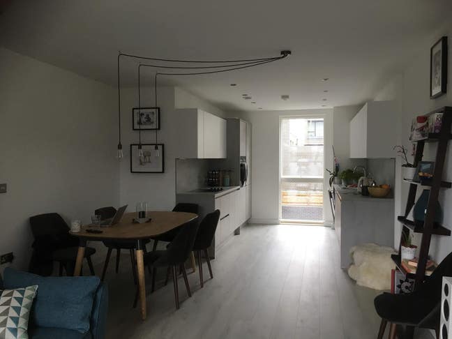 Lovely double bedroom with bathroom in Stratford Main Photo