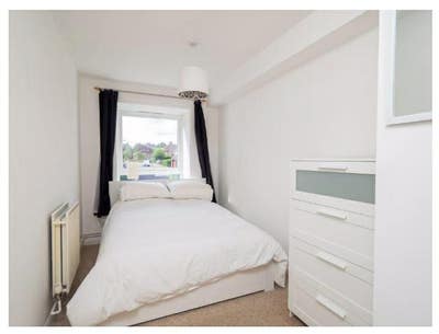 Double room in CHEAM (SM2) Main Photo