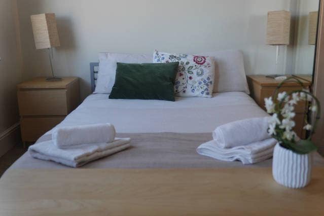 Studio flat in lovley big house. Amenities 7 mins Main Photo
