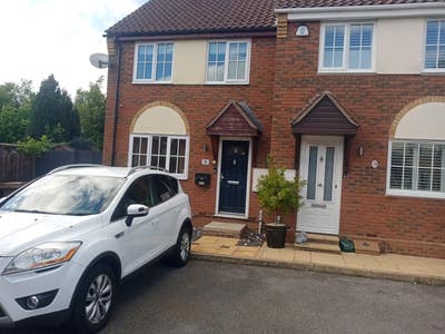 Single Room in two bed house with parking Main Photo