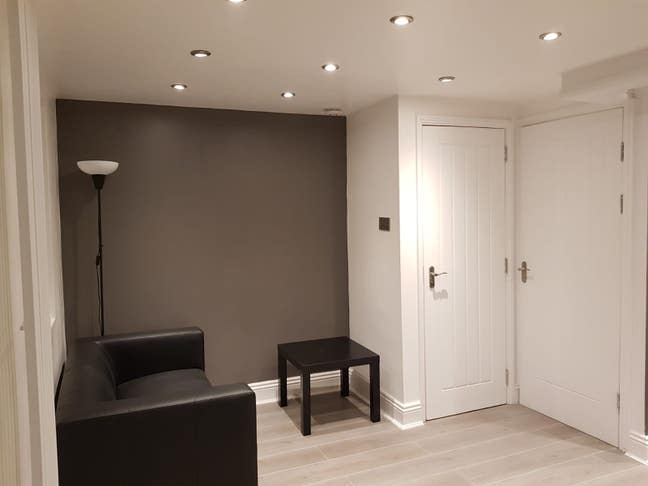 Newly refurbished studio flat Main Photo