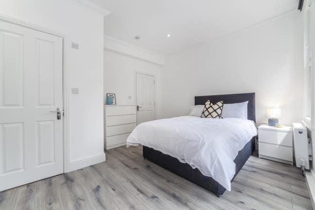 Lovely Modern Rooms in a Friendly Home Main Photo