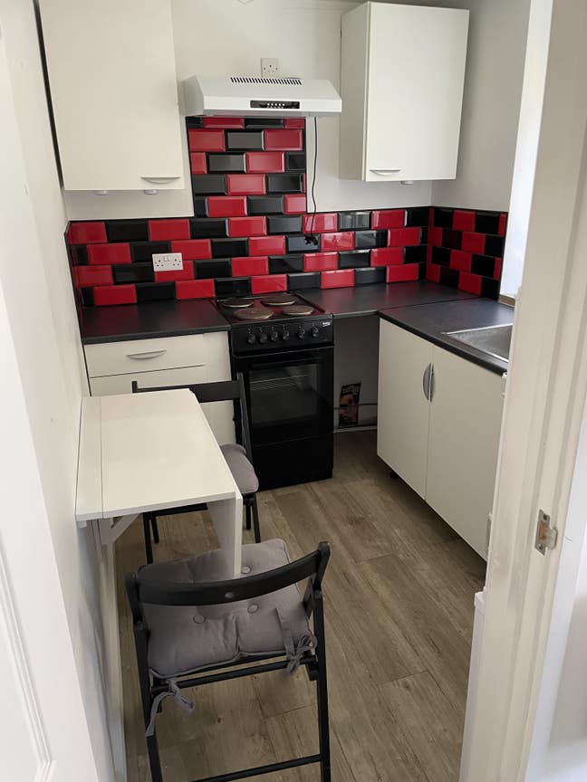 Studio to rent next to galleria  Main Photo