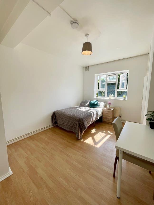 Room in N1 becoming Available!  Main Photo