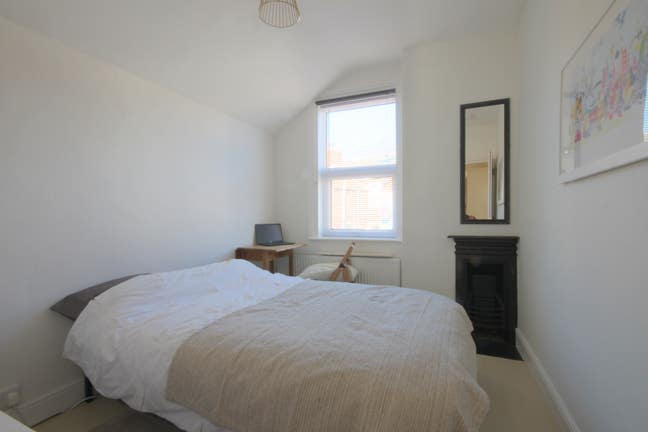 Freshly Renovated Double Room- Bright, Airy, Clean Main Photo