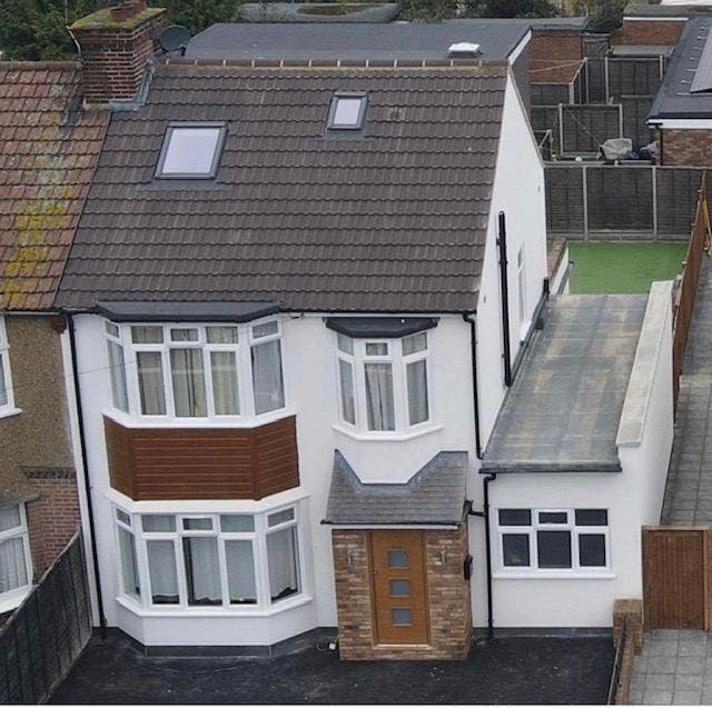 Great location for transport links into London Main Photo