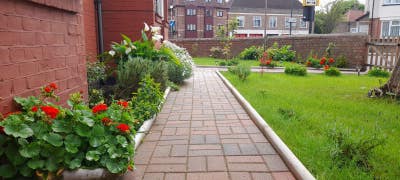 Clean, spacious house close to tube, buses, shops  Main Photo