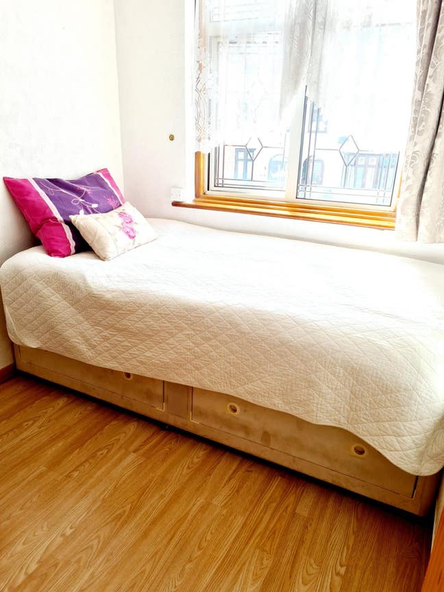 Single Room to Let - Females  Main Photo