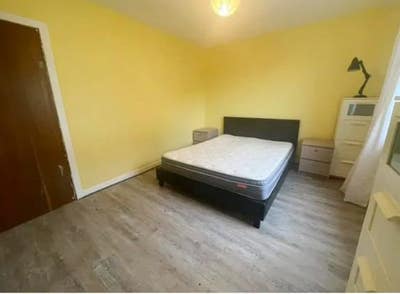 Refurbished Double room 360pcm Main Photo
