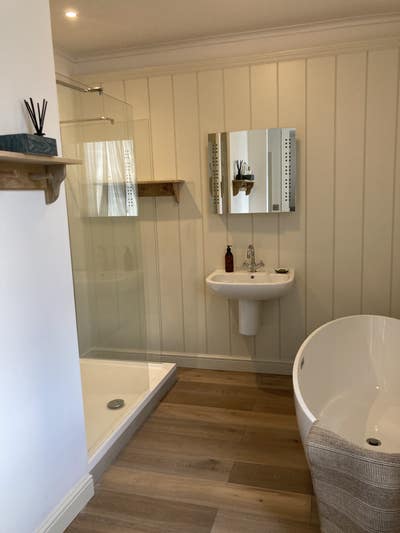 Light and airy double aspect room Main Photo