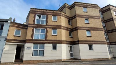 A central ground floor flat in Eastbourne Main Photo