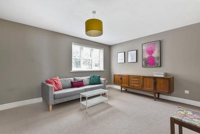 2 bed: 3-6 month let. No deposit & most bills inc Main Photo