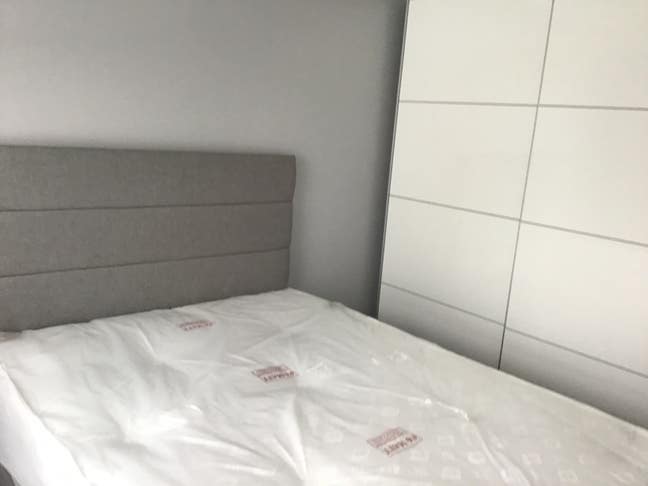 Double Room sw20 9nj Main Photo