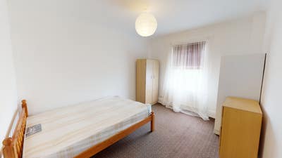  Double Bedroom in House Share with Garden, Bounds Main Photo