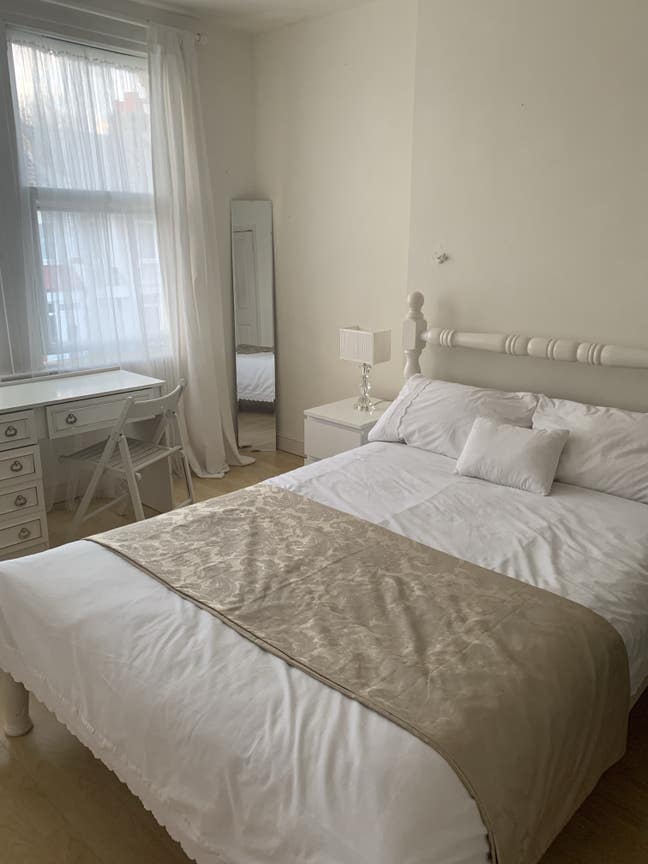 Lovely light and spacious room  Main Photo