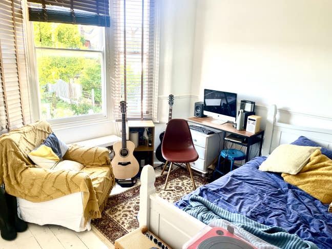 Large, beautiful double room in Victorian house  Main Photo